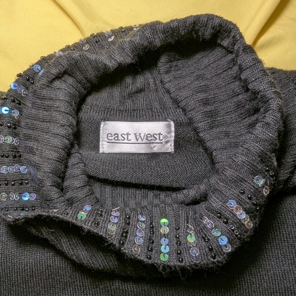 Vintage Lightweight Turtleneck Sweater - Picture 8 of 9